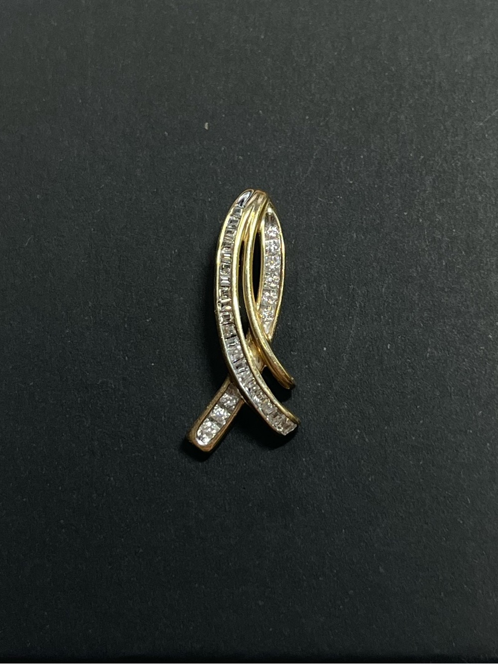 10k gold pendant
Stamped